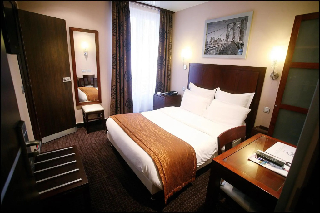 Отель Grand Hotel Francais в Париже