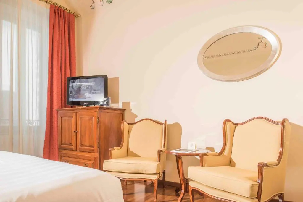 Deluxe Tower Double room (full double bed)