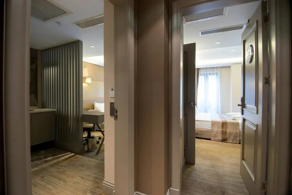 Lobby & Reception