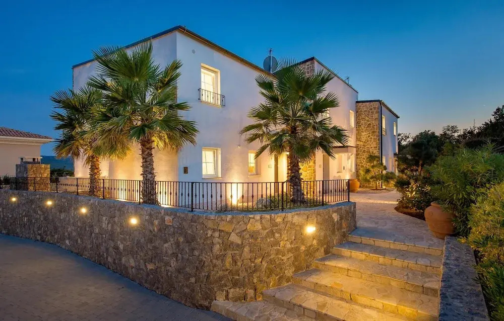 Beautiful Home in Kornic With Wifi, Outdoor Swimming Pool and 3 Bedrooms