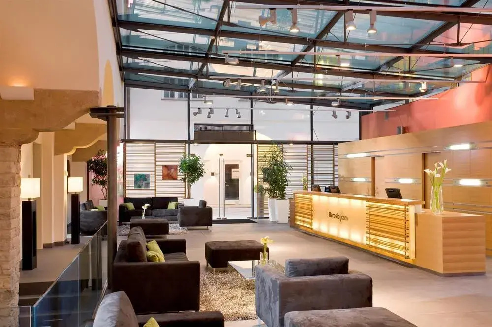 Lobby & Reception