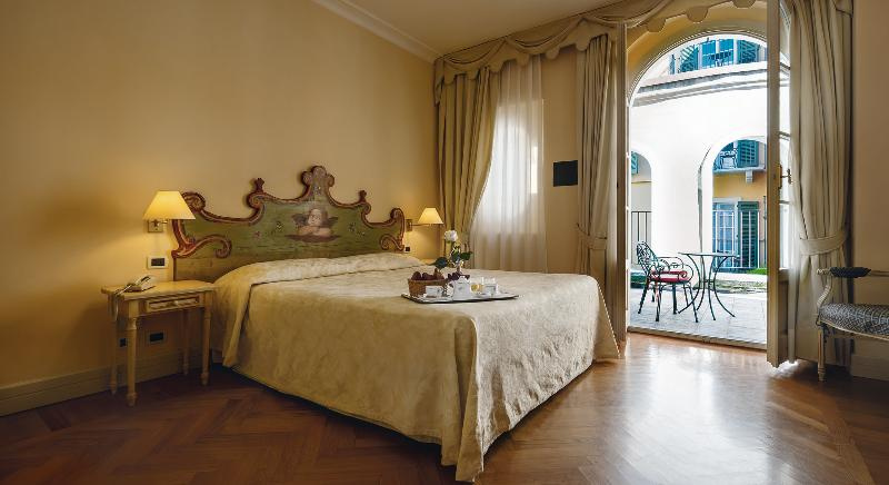 Standard Double room with balcony (full double bed)