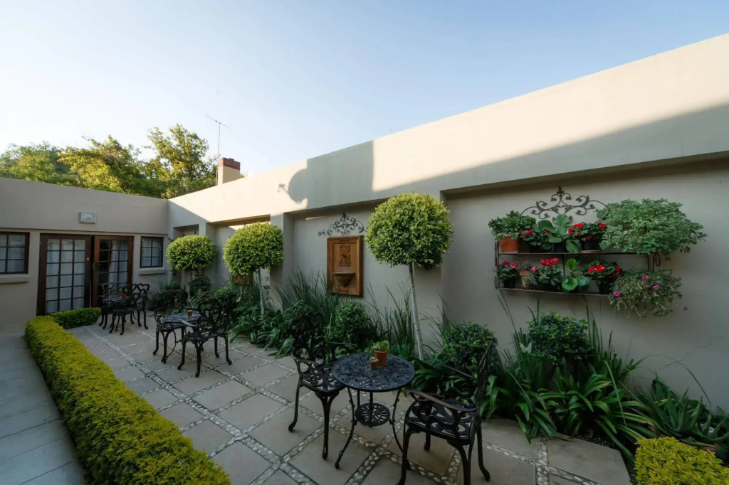 12 On Brecher Guest House