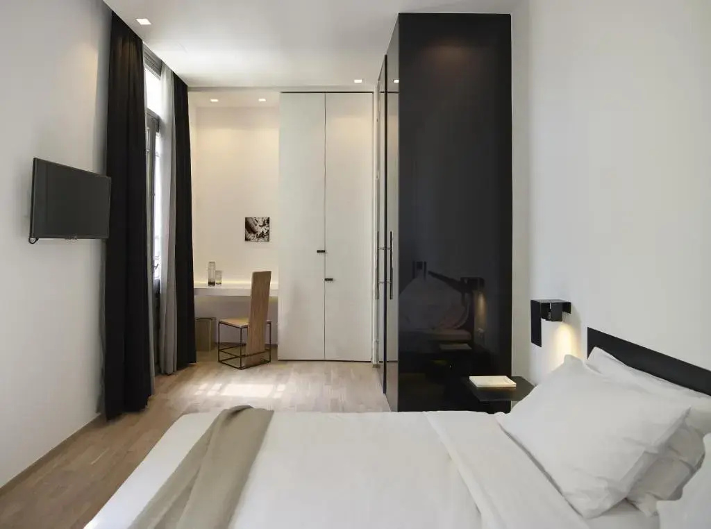 Deluxe Double room (full double bed)