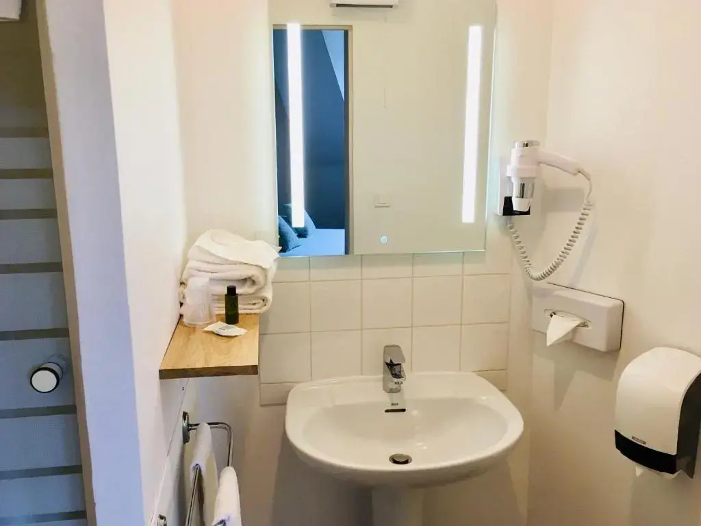 Classic Double room (full double bed)