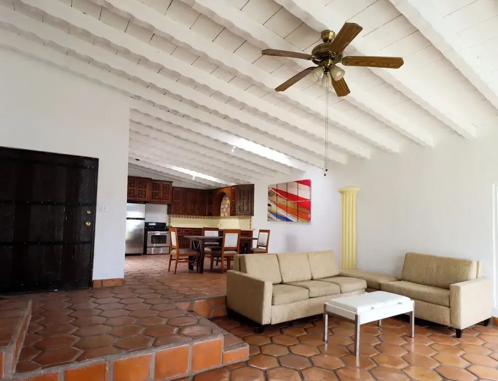 3 Bedrooms Premier Cottage beachfront