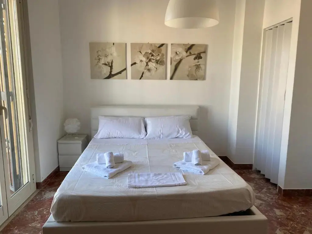 Standard Double room with balcony (full double bed)