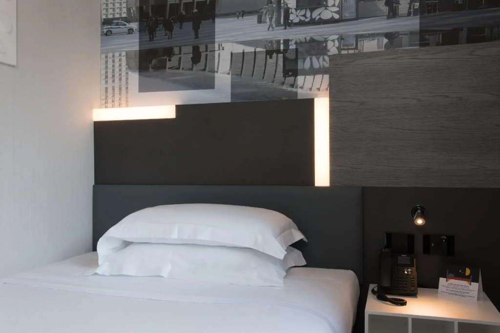 Small Double room (full double bed)
