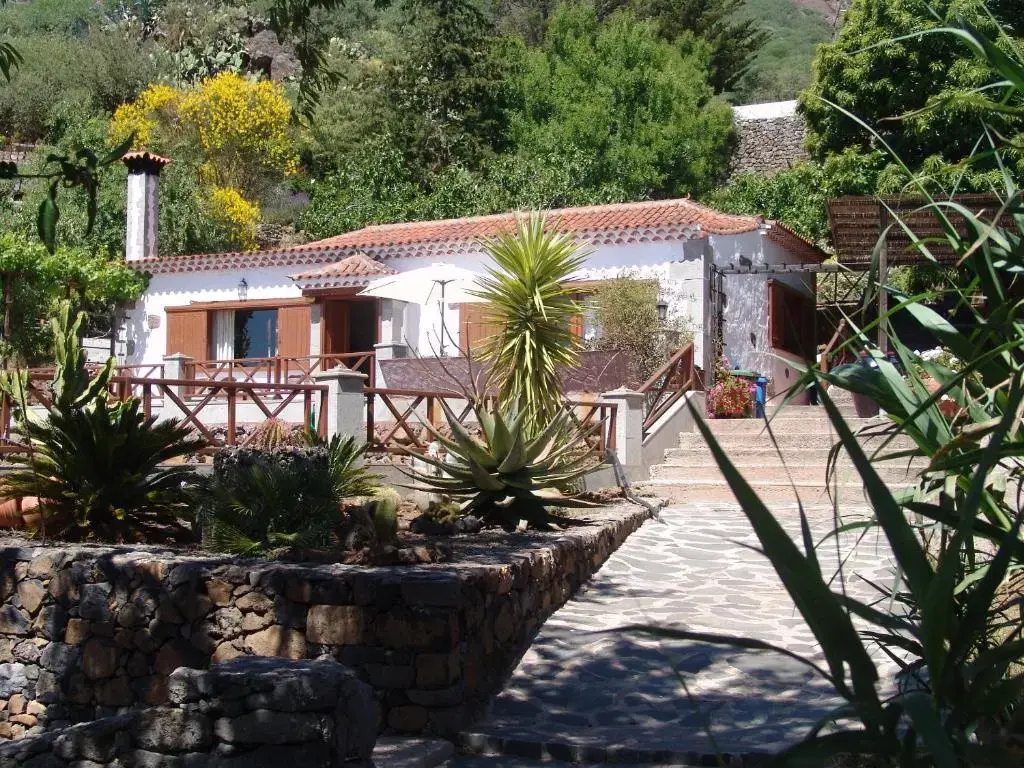 2 Bedrooms Cottage