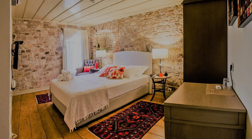 Standard Double room (full double bed)