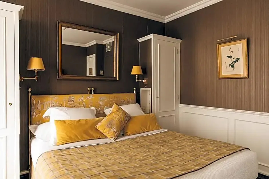 Classic Double room (full double bed)