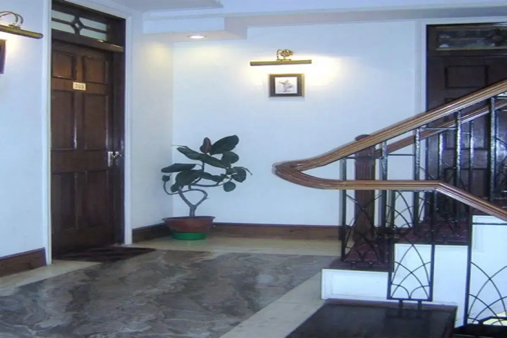 Lobby & Reception