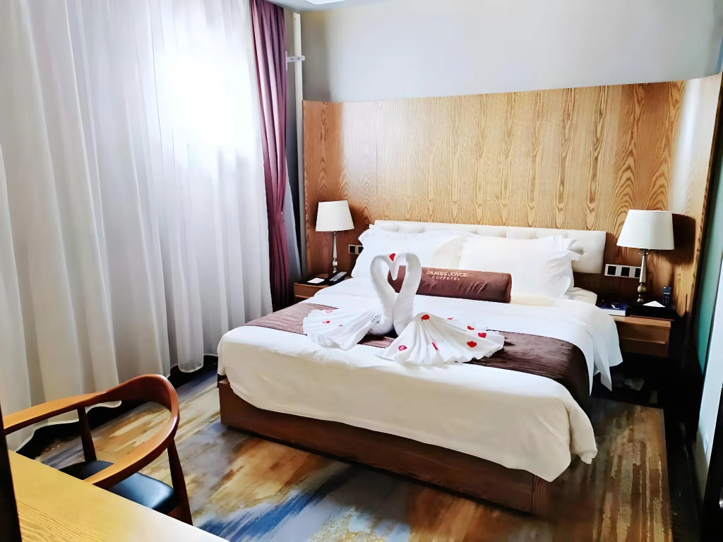 Отель James Joyce Coffetel Beijing Bell And Drum Tower Branch в Пекине