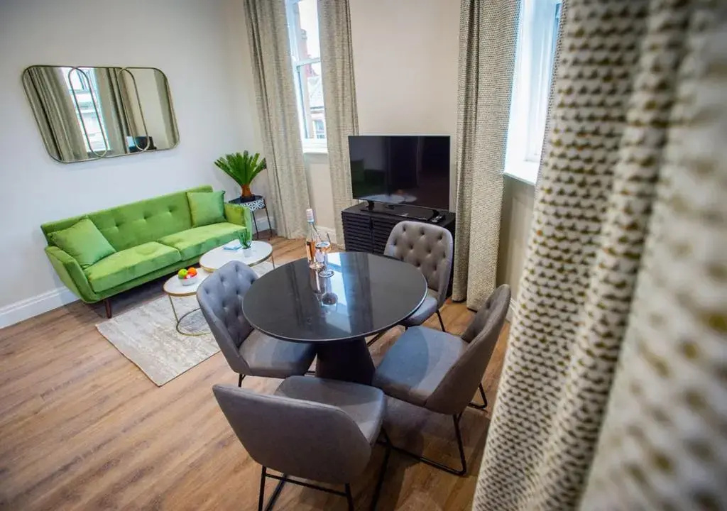 2 Bedrooms Apartment