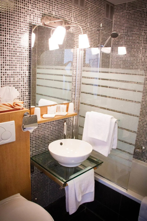 Carlton Hotel picture