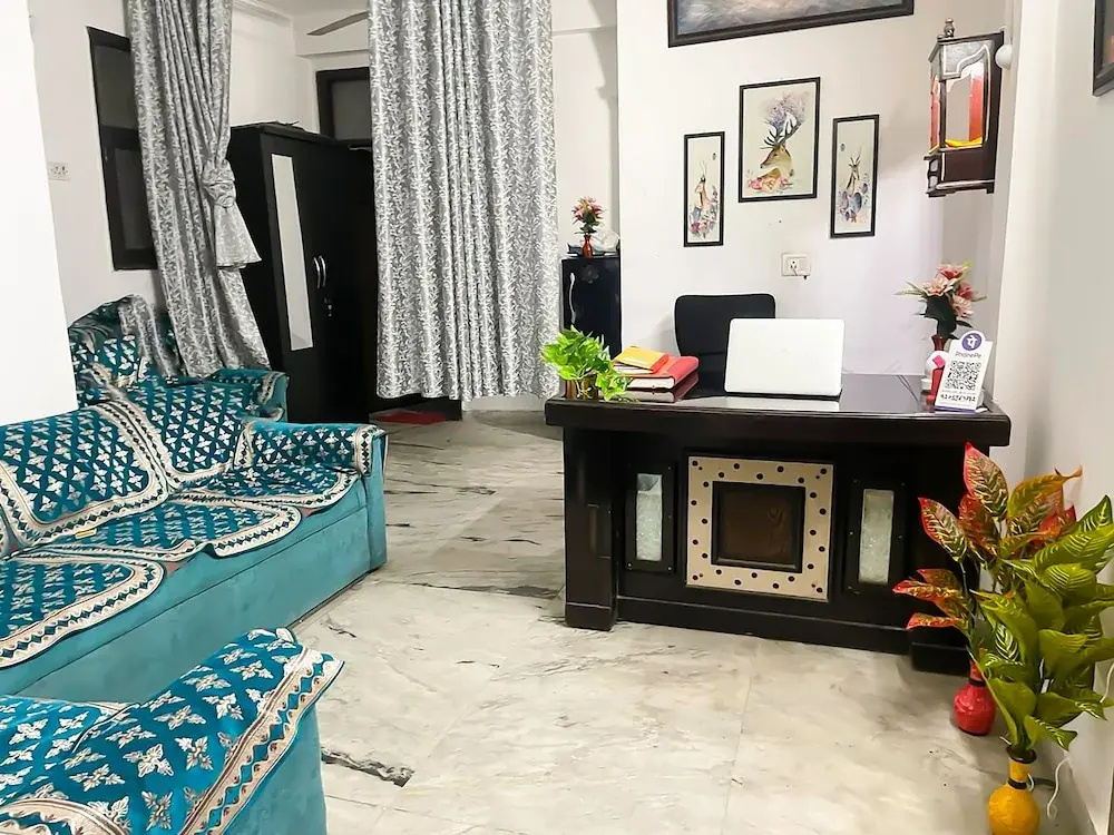 Roomshala 170 Hotel Aura