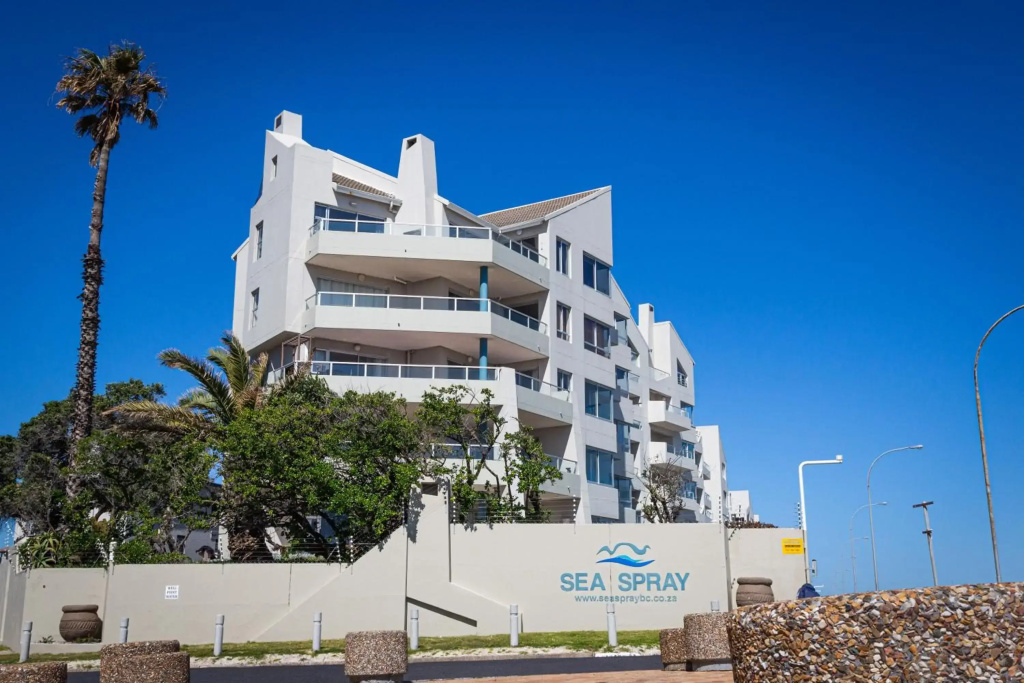 Spectacular Beachfront Apartment 3 Bedroom C101 Sea Spray