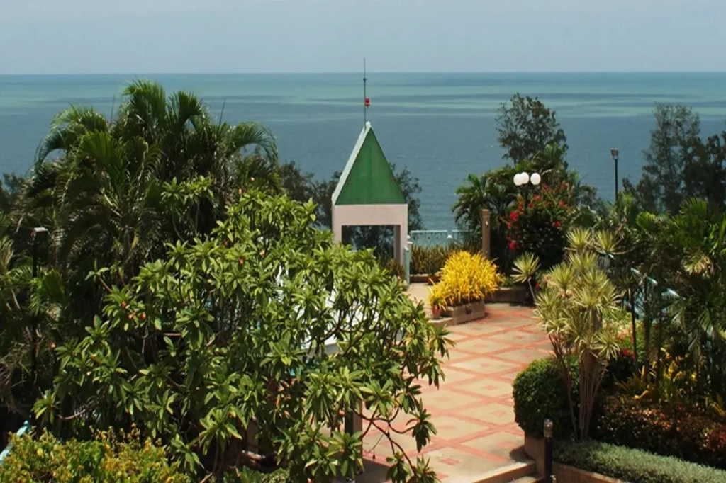 Beach & Waterfront