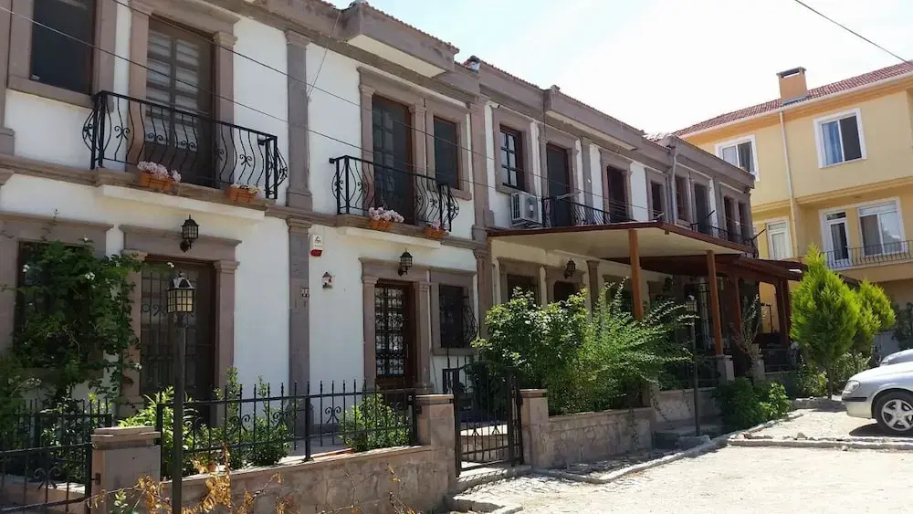 Ayvalik Konaklari