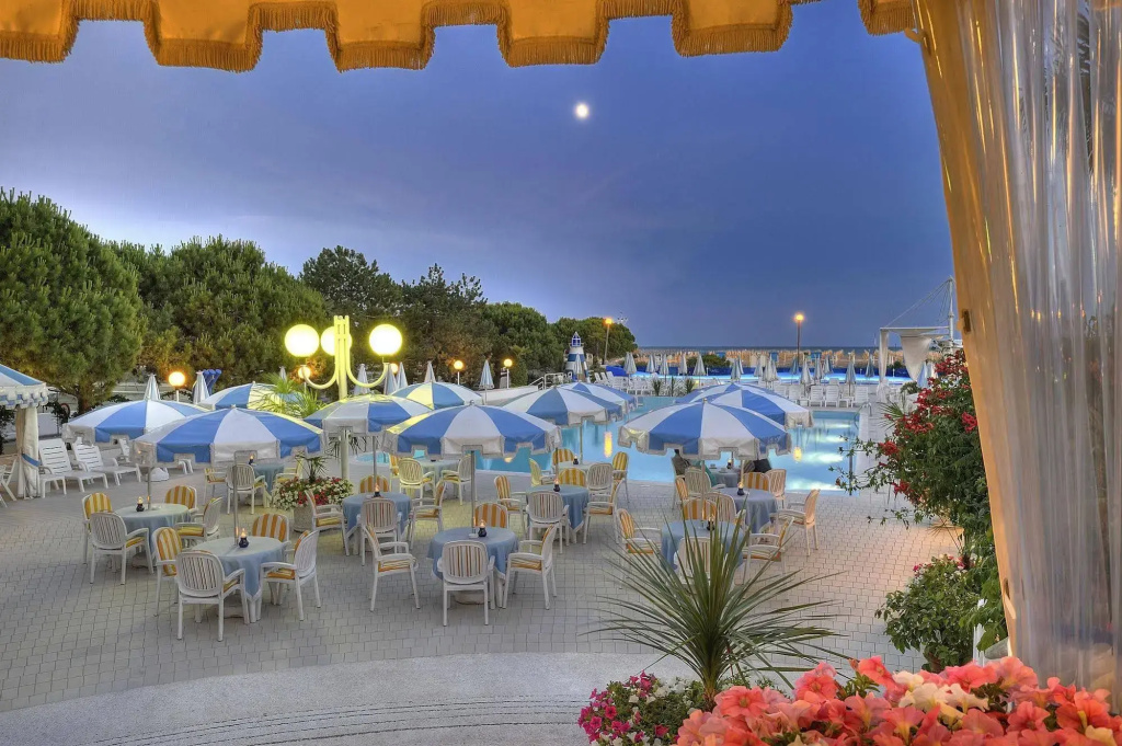 Hotel photo 12