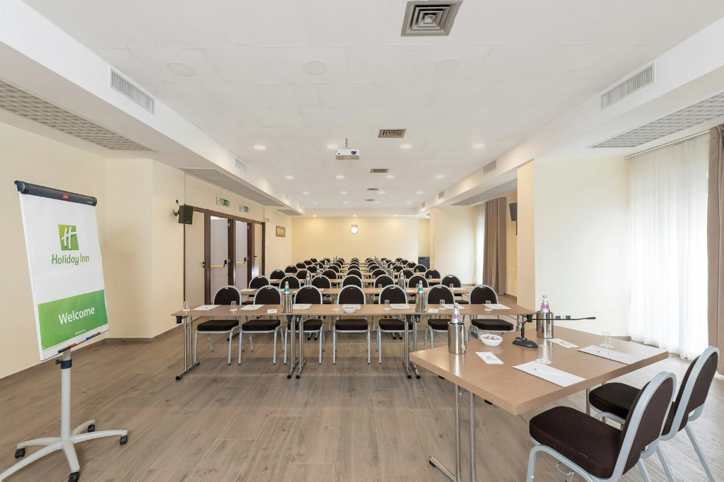 Holiday Inn Naples by IHG - Général