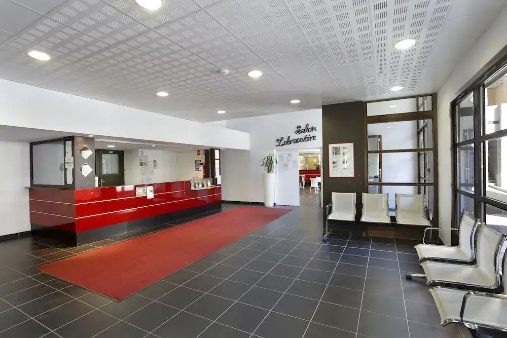 Lobby & Reception