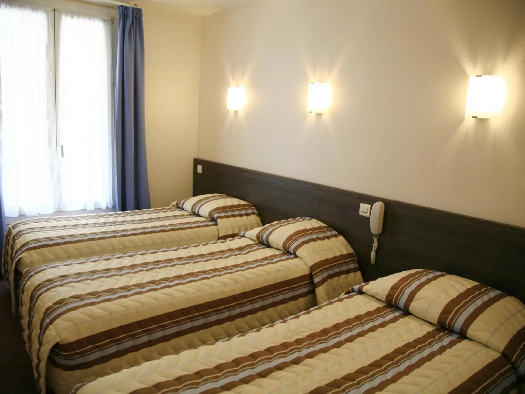 Standard Triple room