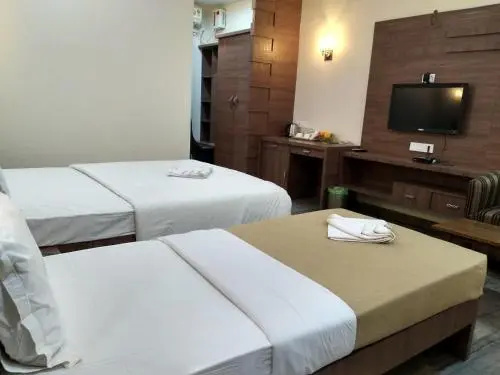 Hotel Holiday Palace By OYO Rooms