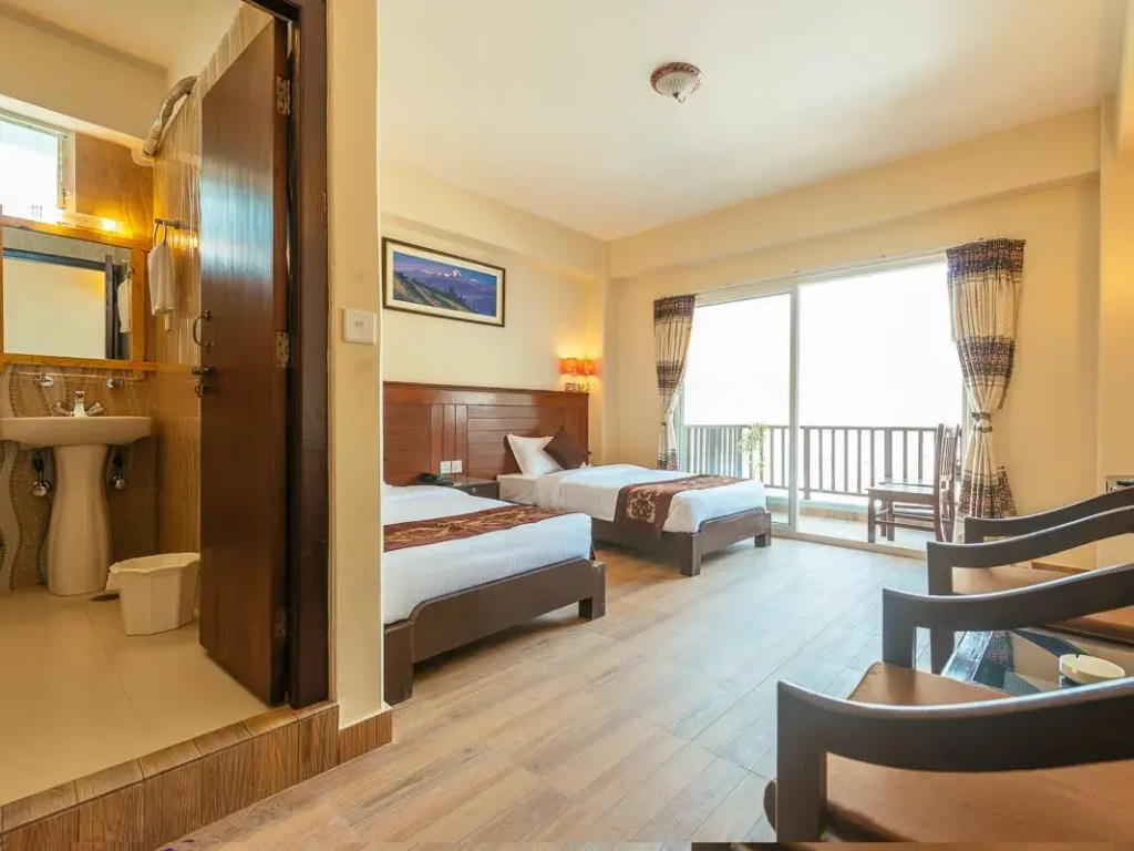 Deluxe Double room with balcony (twin beds)