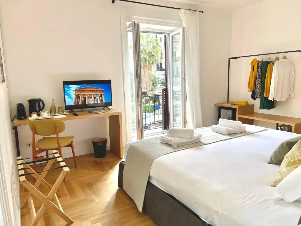 Double Junior Suite (full double bed)