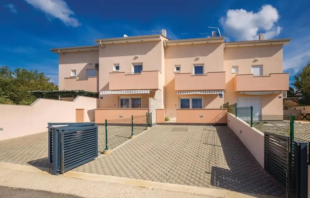 Awesome Home in Brzac With Wifi and 2 Bedrooms
