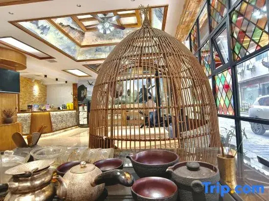 Lobby & Reception