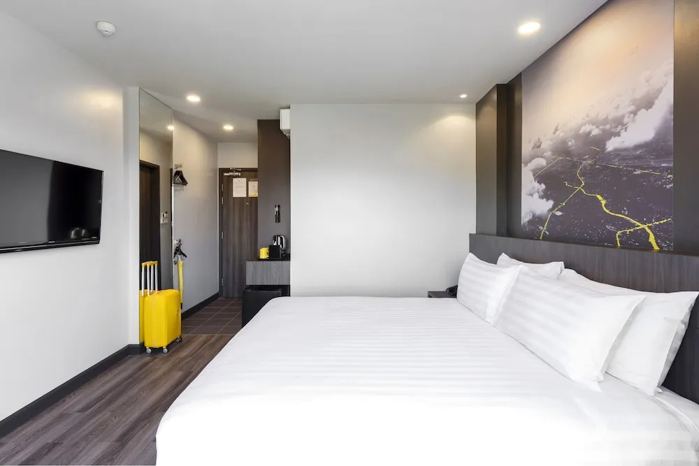 Sleep Mai? Thapae Chiang Mai Old City Lifestyle Hotel - Tap to explore photos