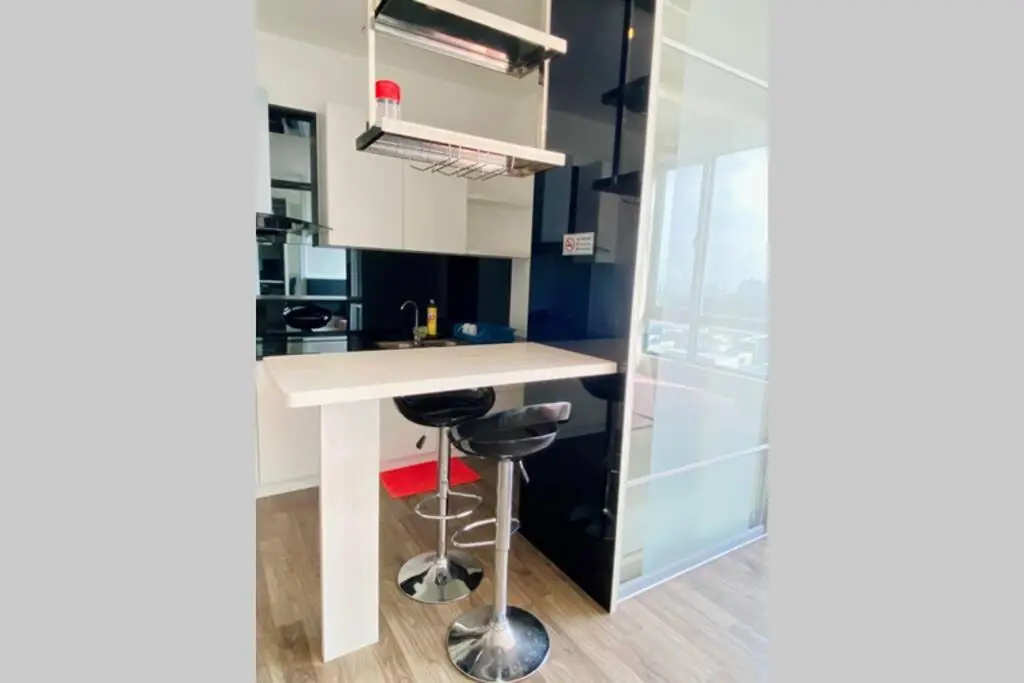 Corner Unit Landmark Residence 2, High Floor, Nice View, WiFi & Tvbox, Free Parking