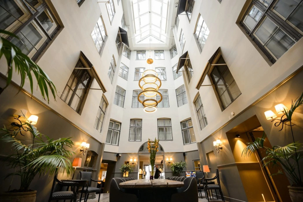 Lobby & Reception