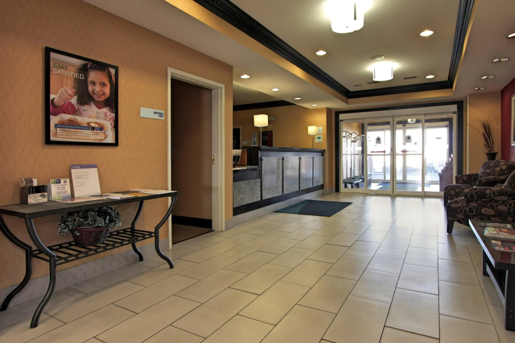 Lobby & Reception