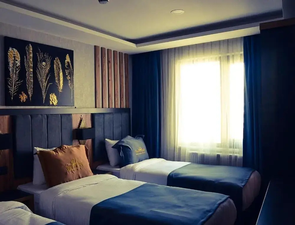 Standard Triple room with city view