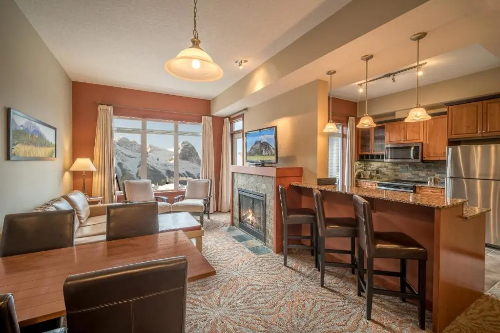 2 Bedrooms Apartment with mountain view