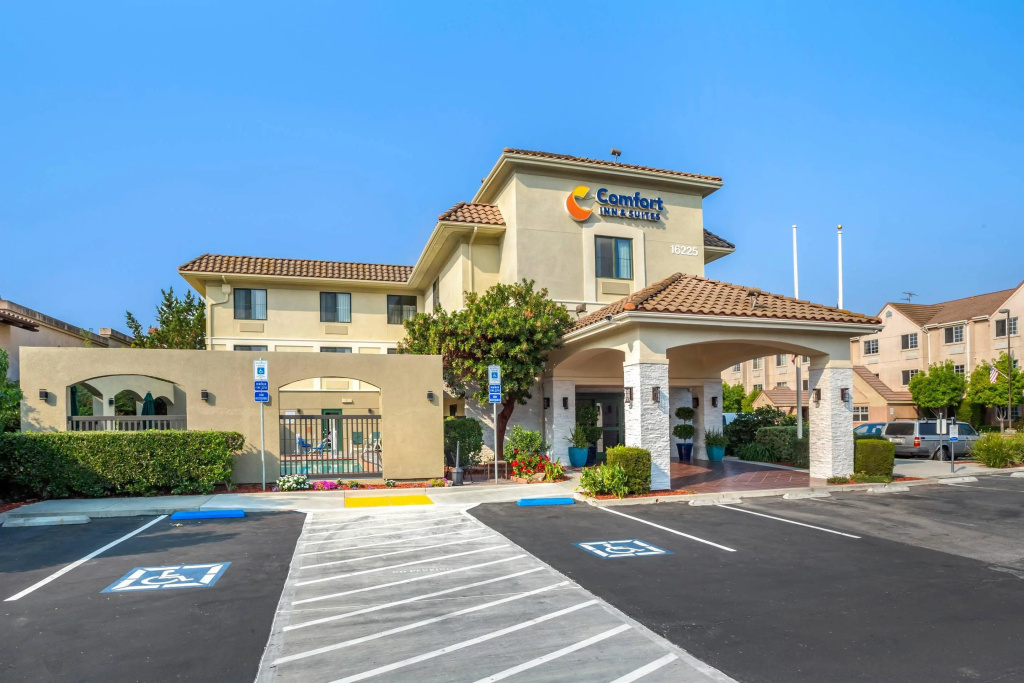 Comfort Inn & Suites