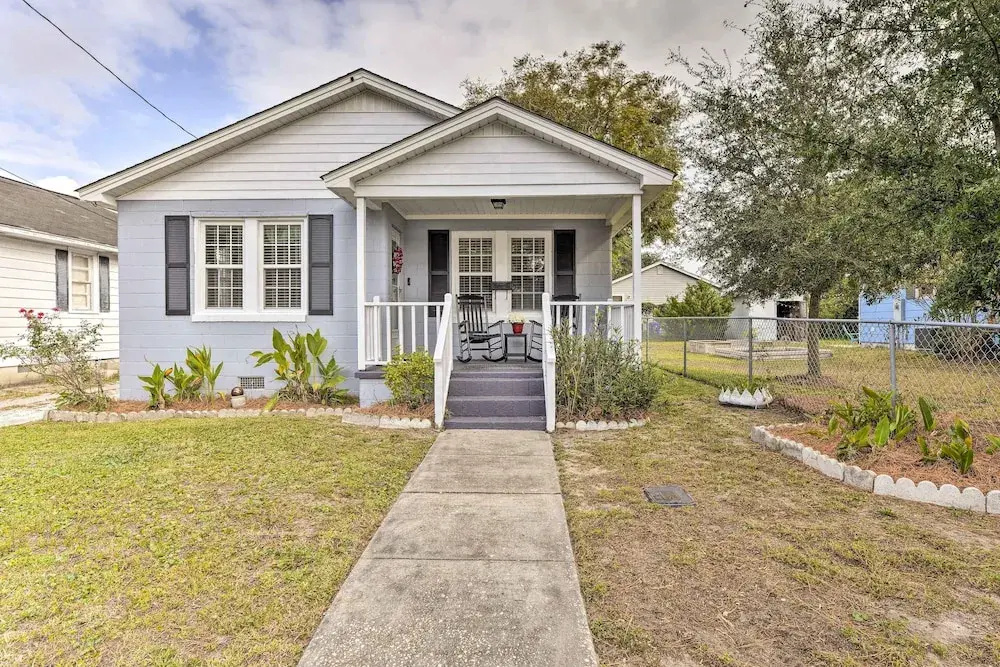 Charming Beaufort Getaway: Walk to the Waterfront!
