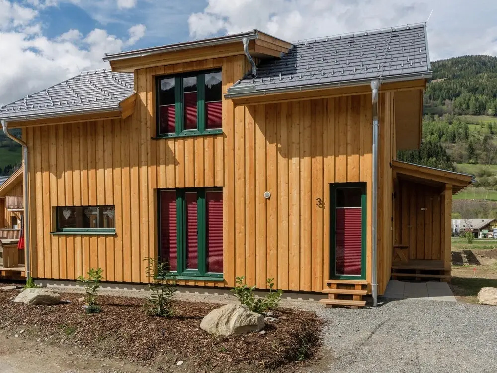 Cosy Chalet With hot tub