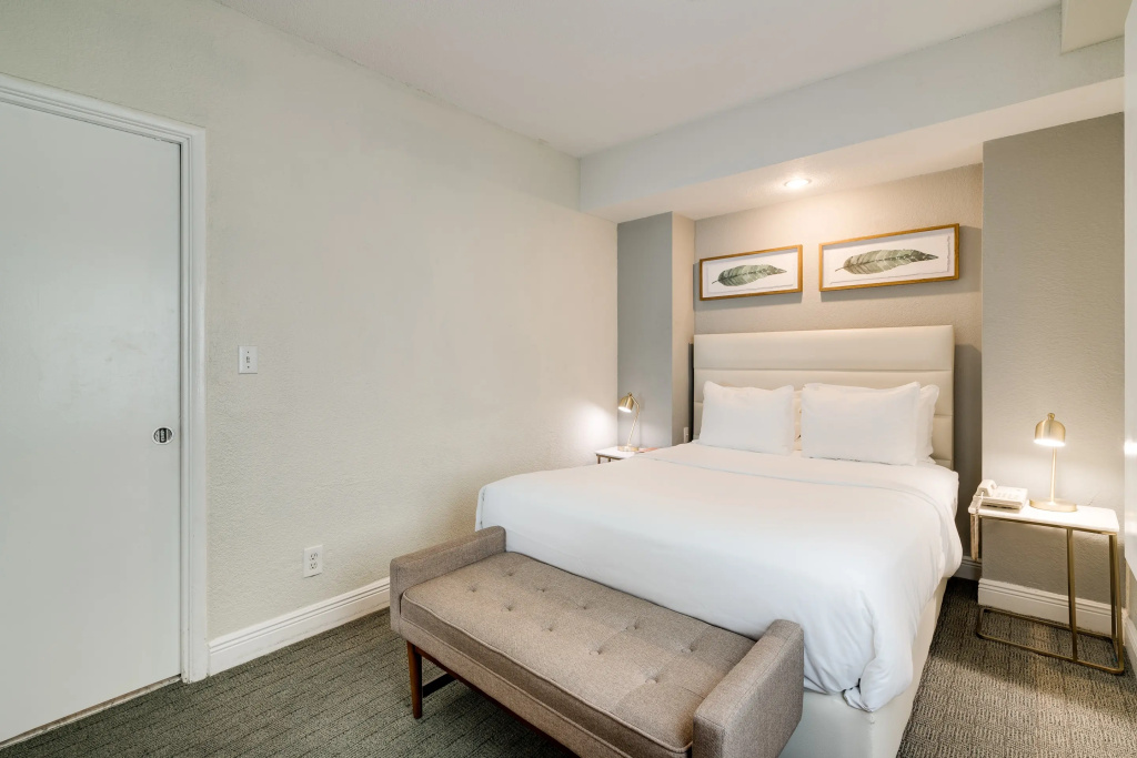 Crest Hotel Suites - Général