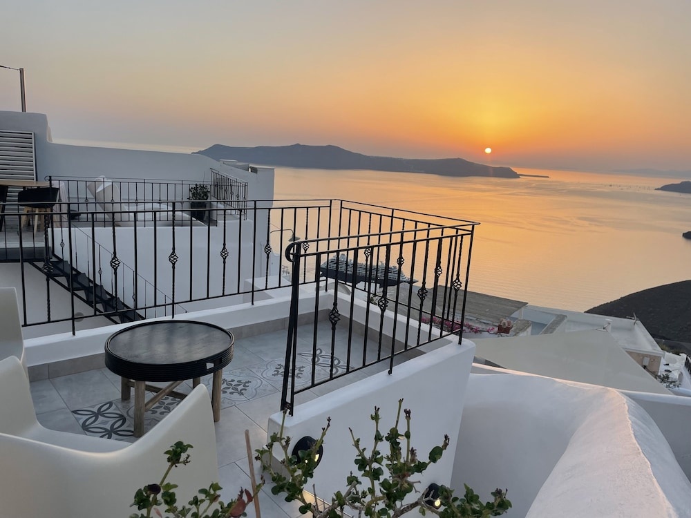 Doukas Caldera Suites Fira