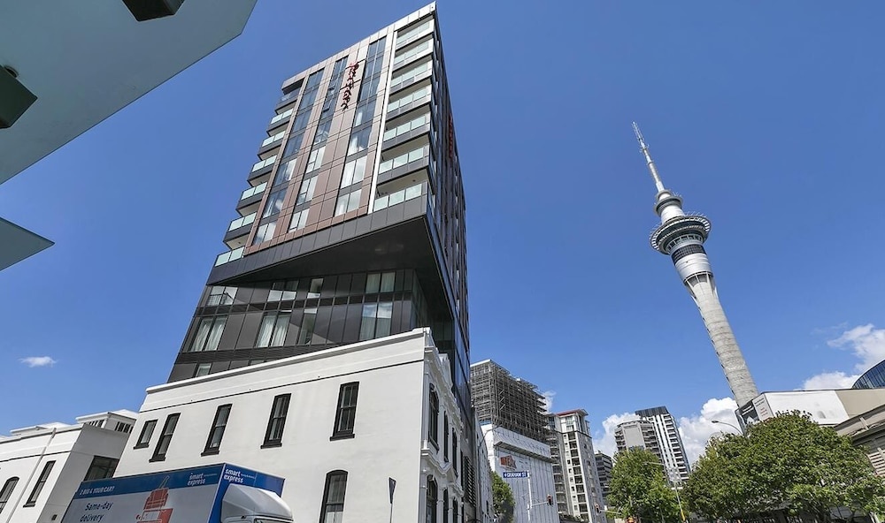 QV City Central w Air-co & Carpark - 906