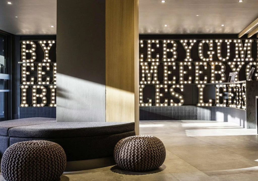 Lobby & Reception