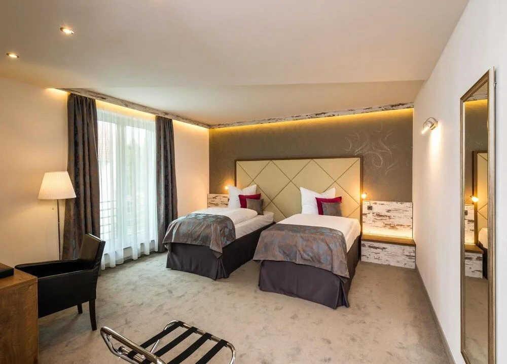 Hotel Allegro — 4