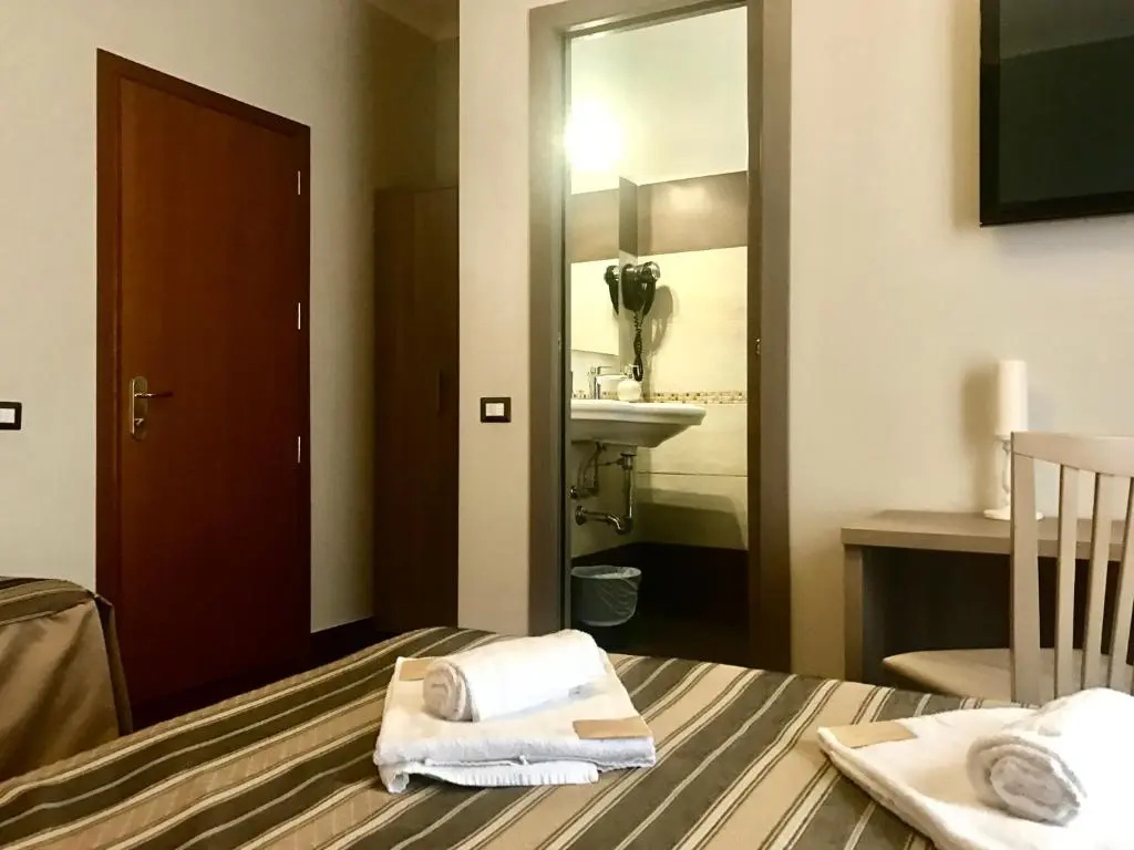 Deluxe Double room (full double bed)