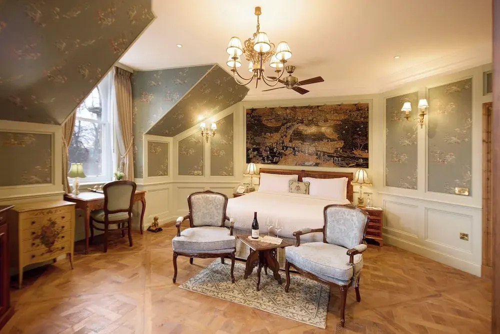 Deluxe Suite