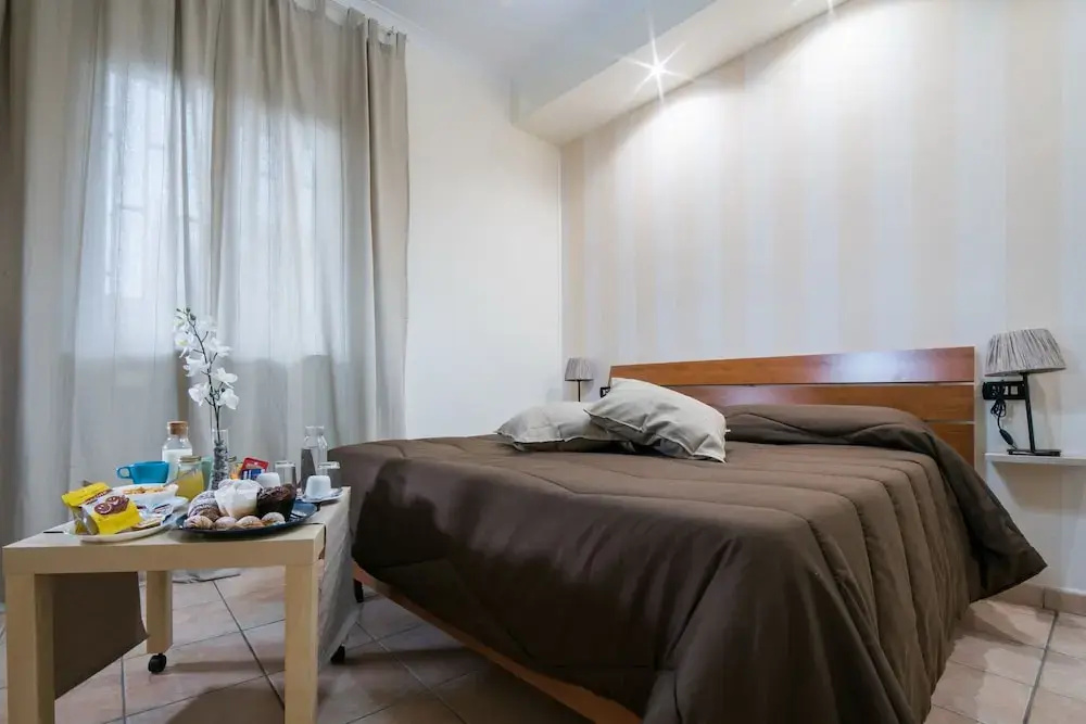 Deluxe Double room with balcony and with garden view (full double bed)