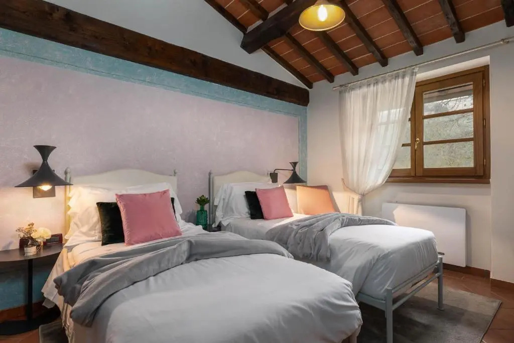 Deluxe Double room (full double bed)
